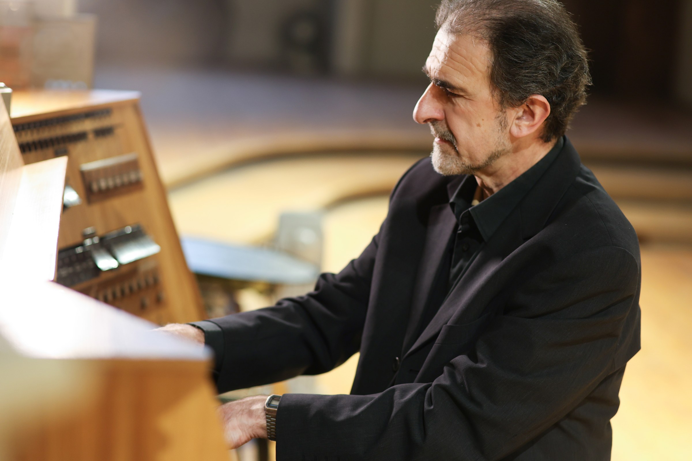 Organist László Deák at the organ